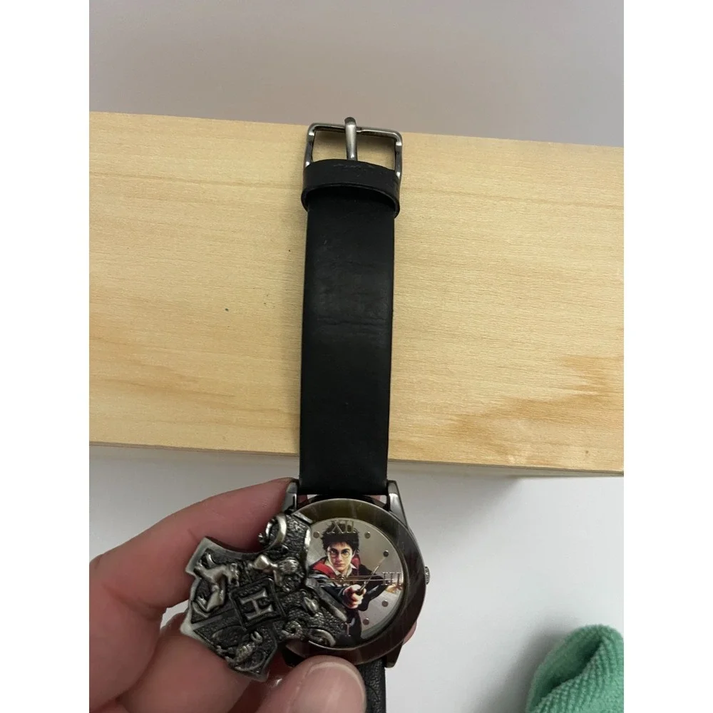 Harry Potter Hogwarts Crest Flip Top Watch Black Leather Band HC0079 Japan Movt